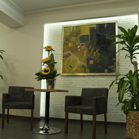 Hotel Vis A Vis Oleśnica Exteriör bild