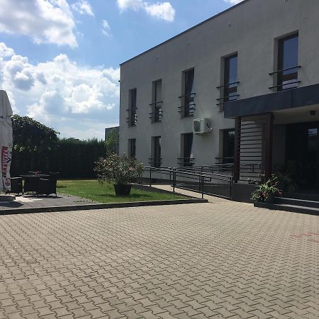 Hotel Vis A Vis Oleśnica Exteriör bild