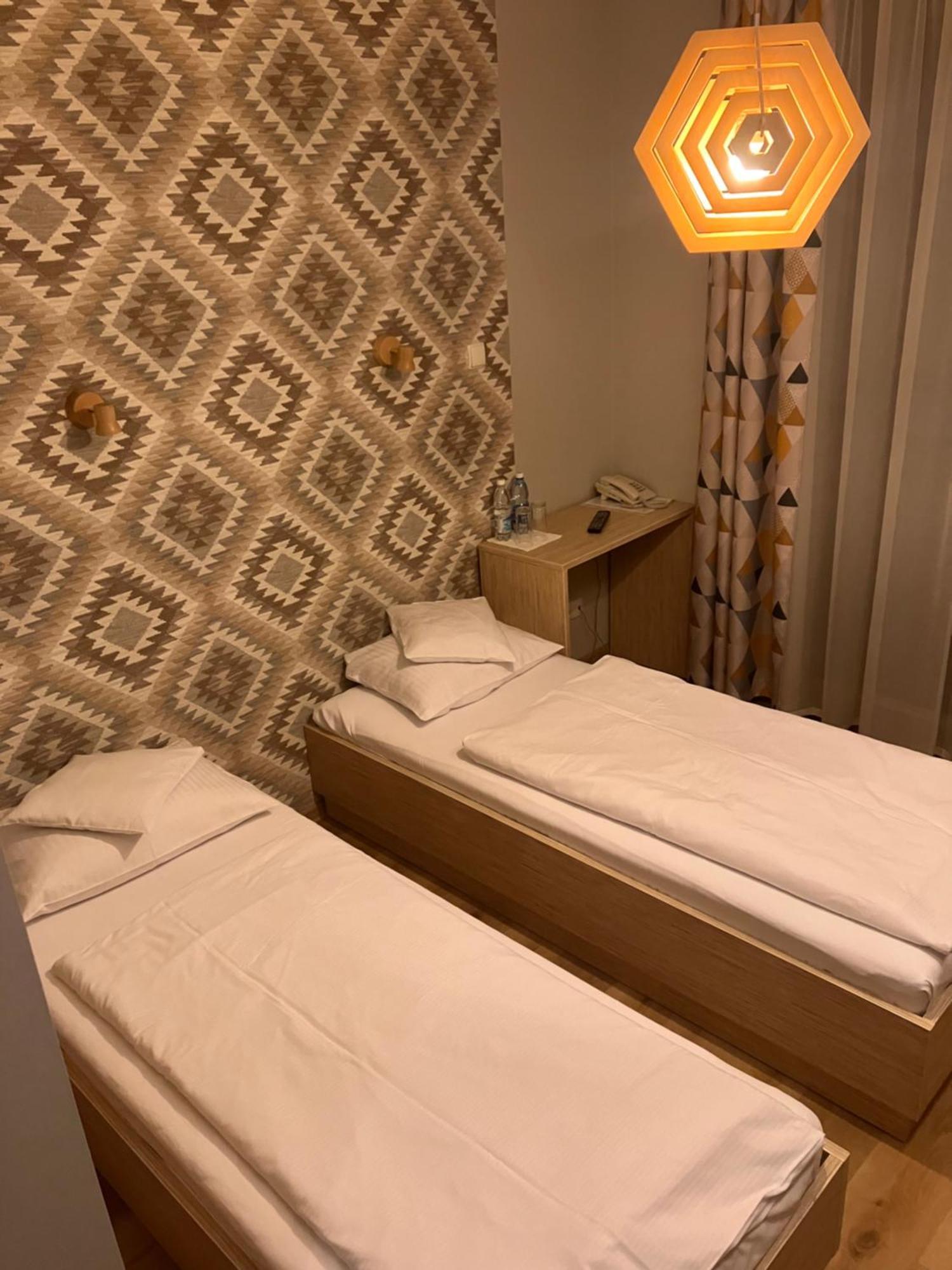 Hotel Vis A Vis Oleśnica Exteriör bild
