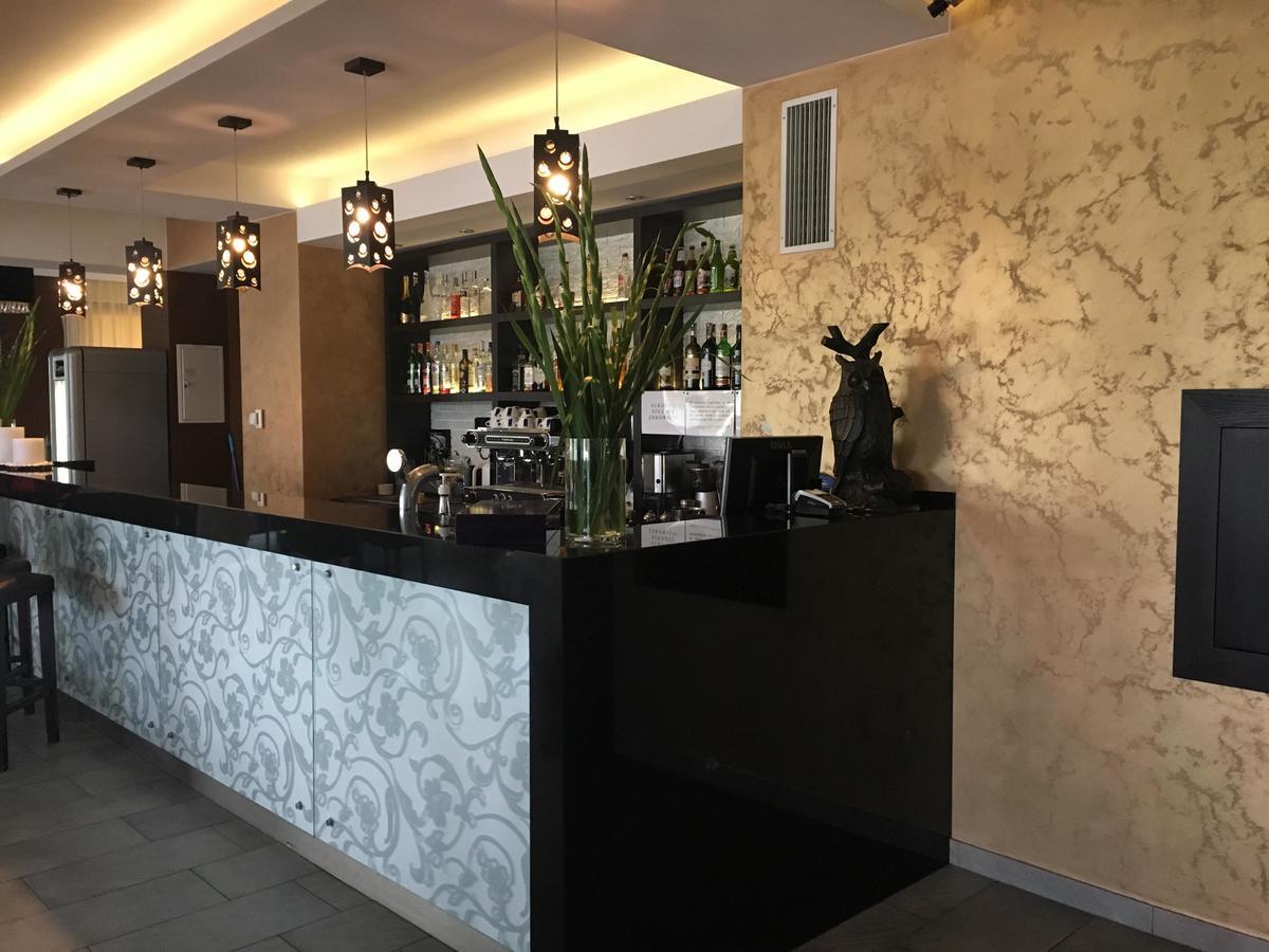 Hotel Vis A Vis Oleśnica Exteriör bild