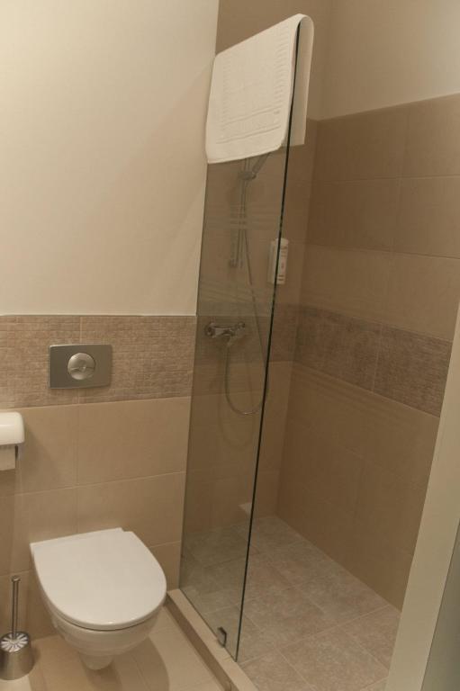 Hotel Vis A Vis Oleśnica Exteriör bild